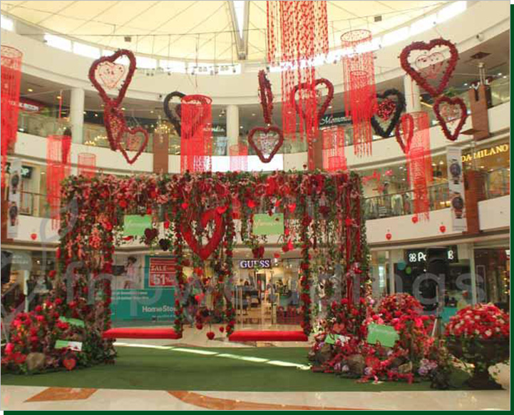 Malls dazzle in Christmas decor, spread cheer with fun activities |  Bengaluru News - Times of India
